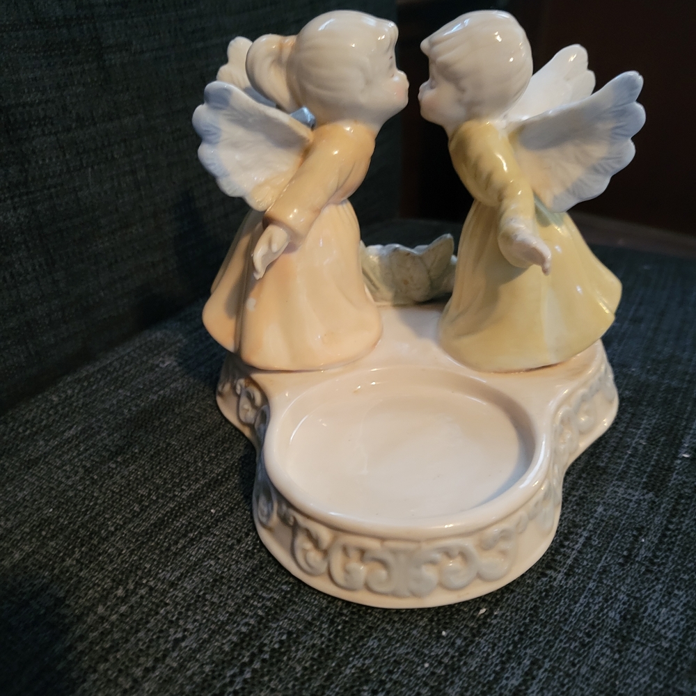 Lladro Angelic Kissing Figurine Dish - Cream and Yellow